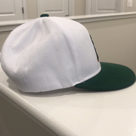Fitted cap - Picture 3 of 4